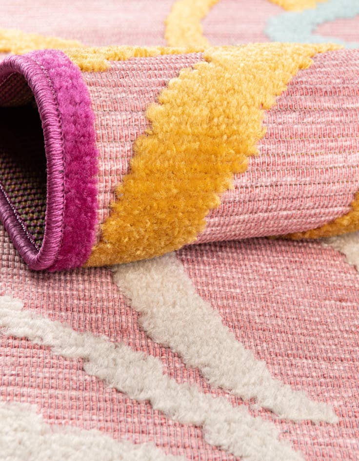 Detail image of 5' x 7' 7  Washable  Indoor / Outdoor Rug