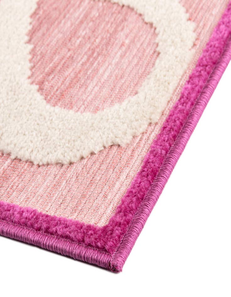 Detail image of 5' x 7' 7  Washable  Indoor / Outdoor Rug