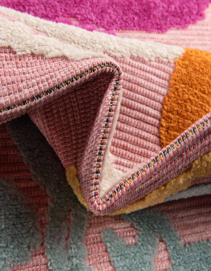 Detail image of 5' x 7' 7  Washable  Indoor / Outdoor Rug