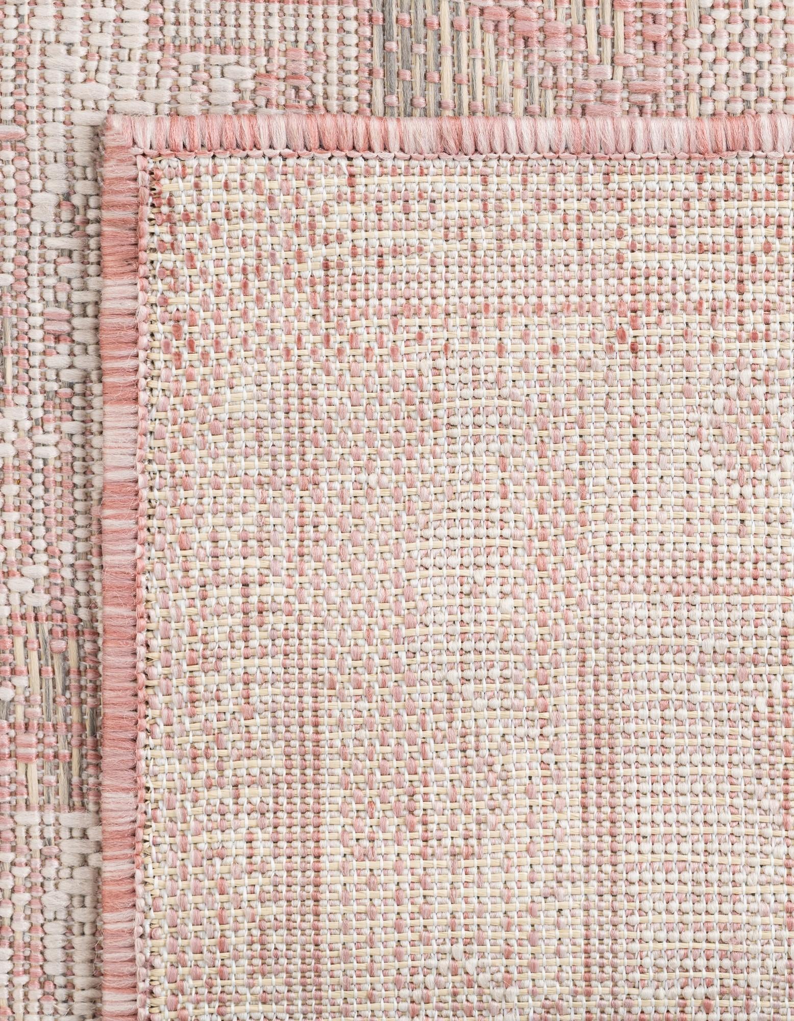 6' x 9' Easy-Clean Traditional Indoor / Outdoor Rug