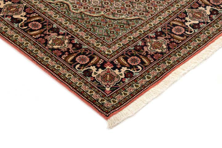 5' 1 x 6' 10 Tabriz Rug