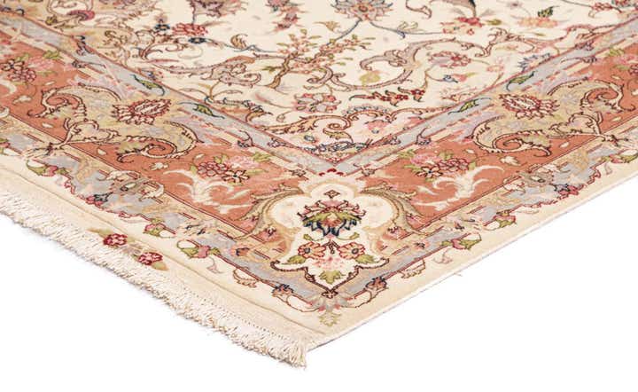 5' x 7' Tabriz Rug
