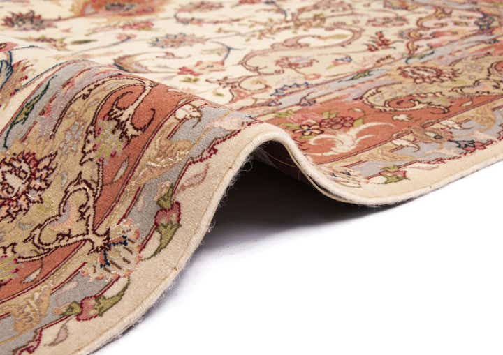 5' x 7' Tabriz Rug