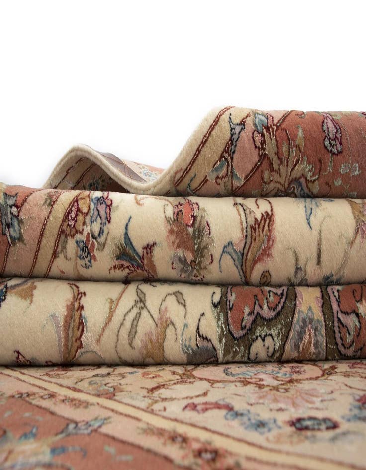 Detail image of 5' x 7' 1 Tabriz Rug