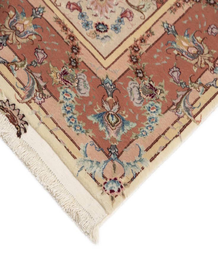 Detail image of 5' x 7' 1 Tabriz Rug