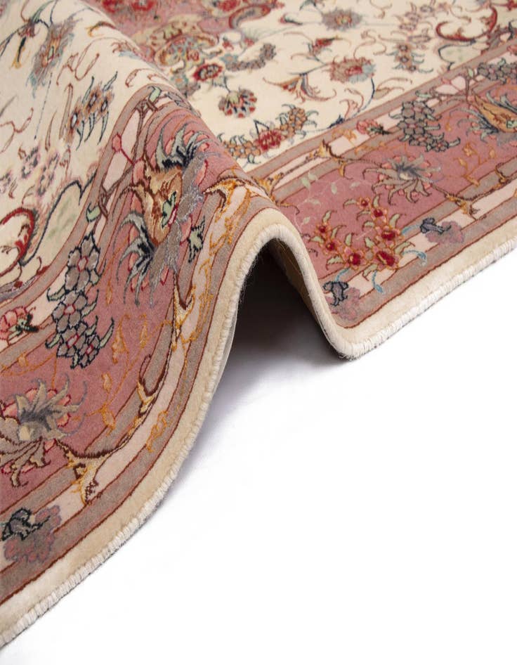 Detail image of 5' x 7' 2 Tabriz Rug