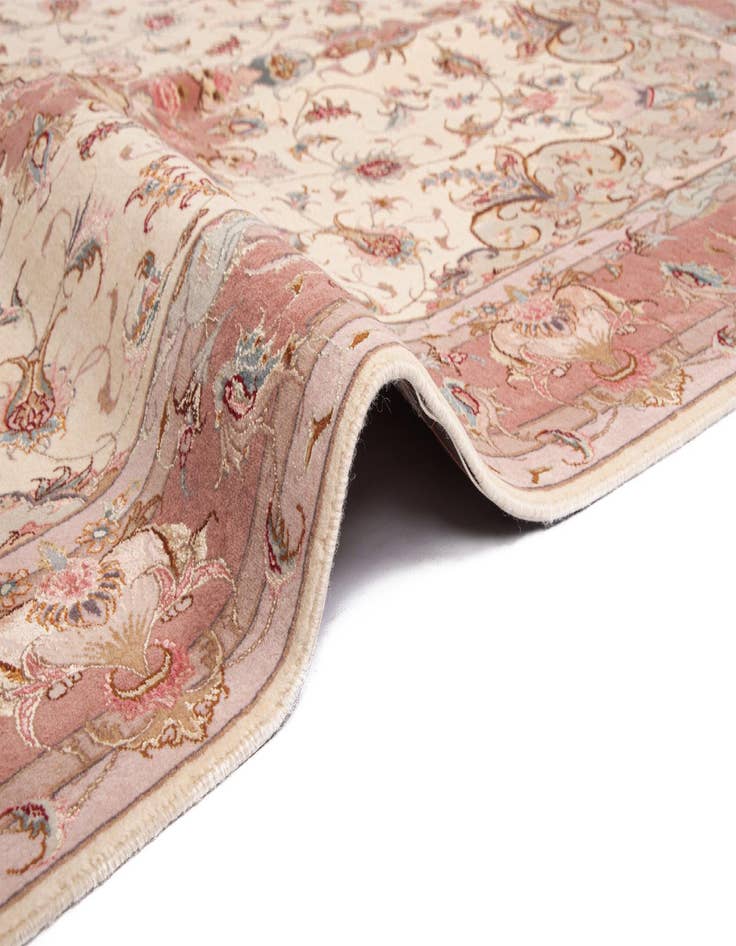 Detail image of 4' 10 x 6' 9 Tabriz Rug