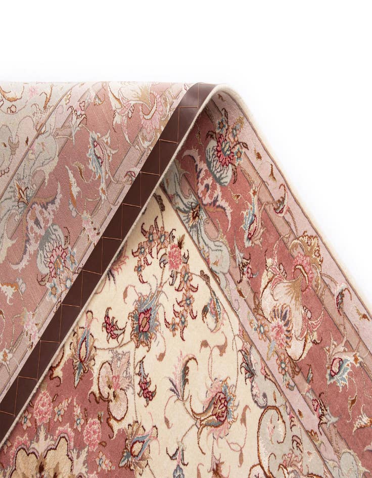 Detail image of 4' 10 x 6' 9 Tabriz Rug