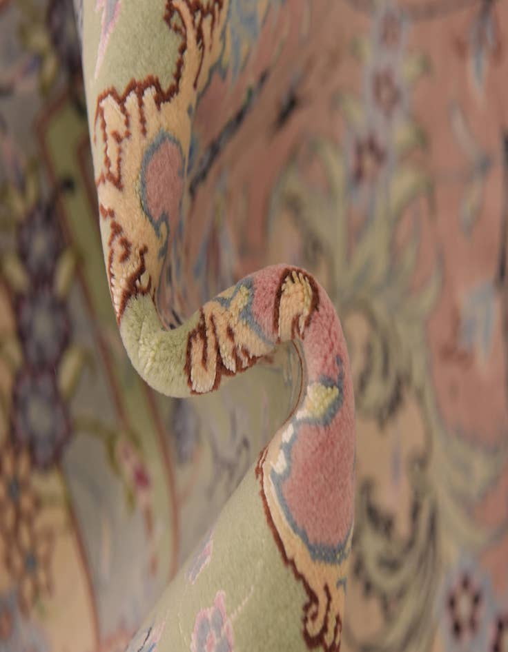 Detail image of 6' 6 x 9' 8 Hand Knotted Tabriz Persian Rug