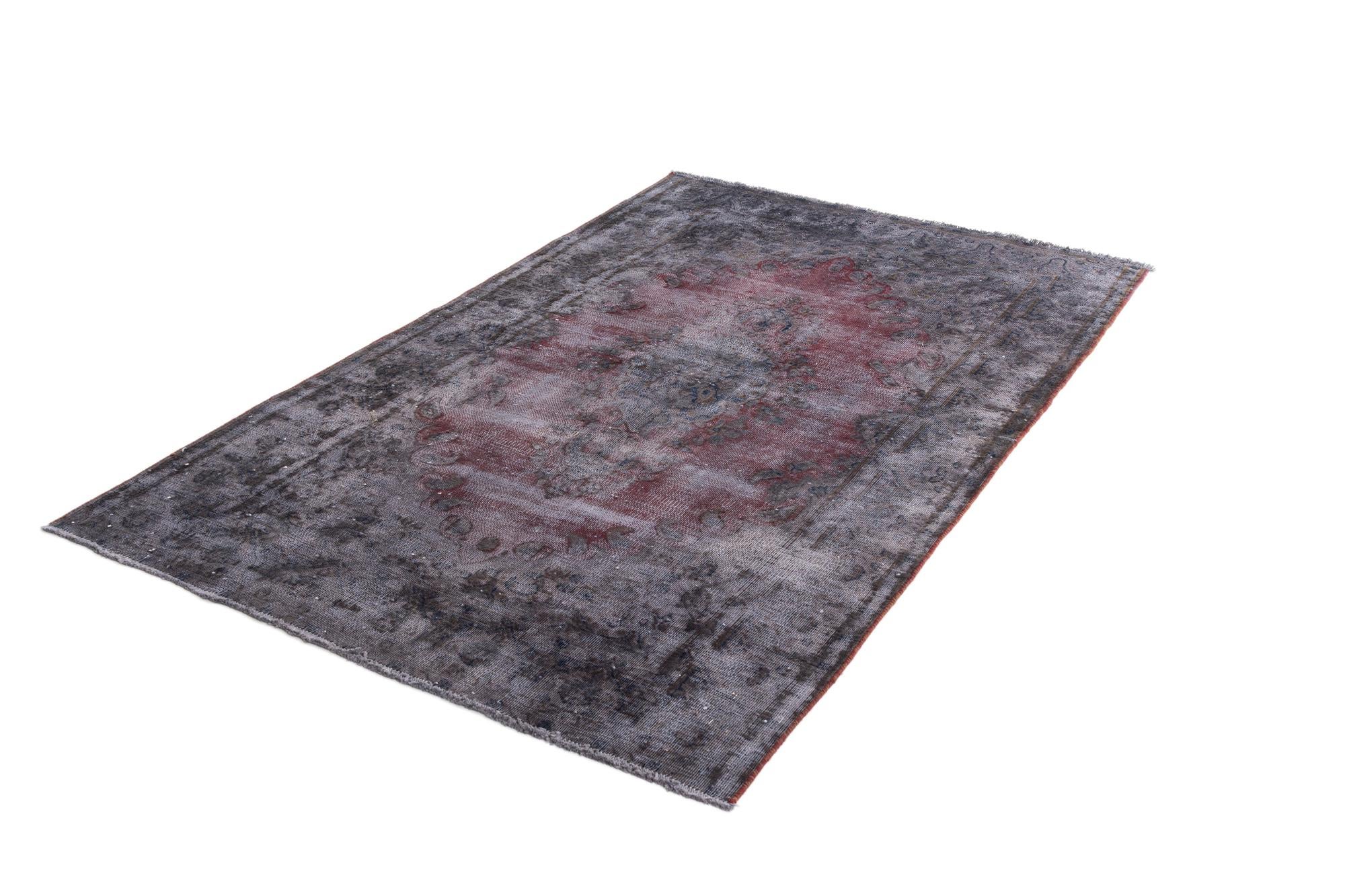 3' 11 x 6' 7 Vintage Royal Wool Rug