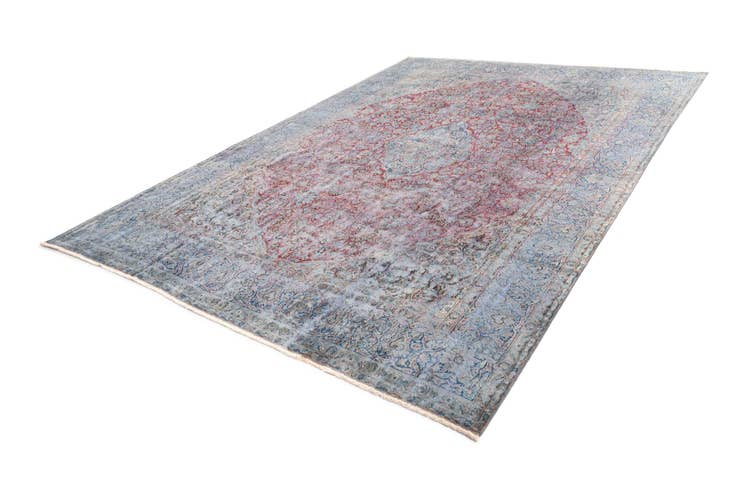 Detail image of 9' 9 x 14' 3 Vintage Royal Wool Rug