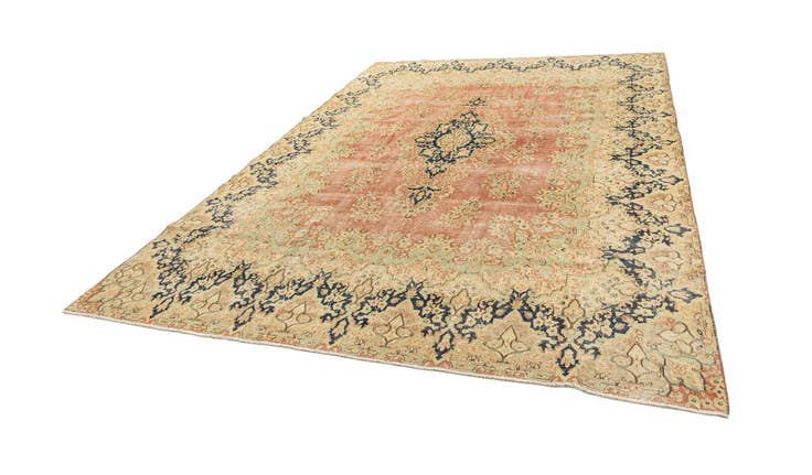 Detail image of 9' 8 x 13' 5 Vintage Royal Rug