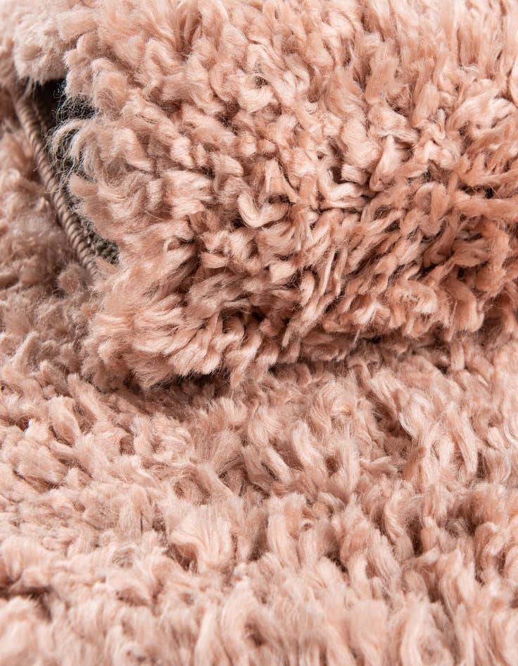 Detail image of 2' 2 x 3' Zermatt Shag Rug