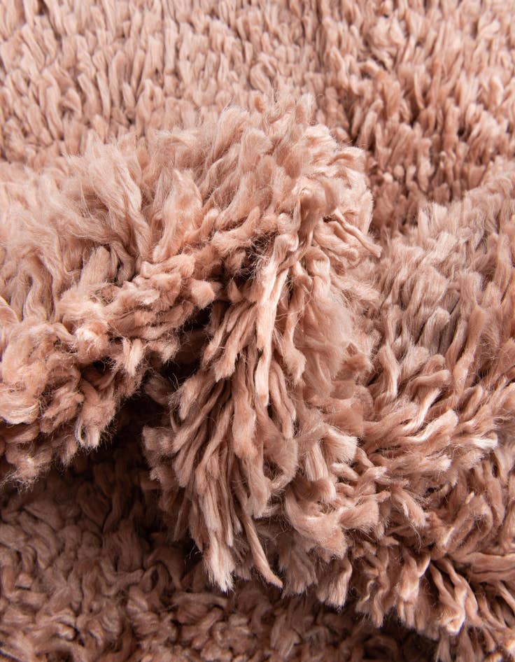 Detail image of 2' 2 x 3' Zermatt Shag Rug