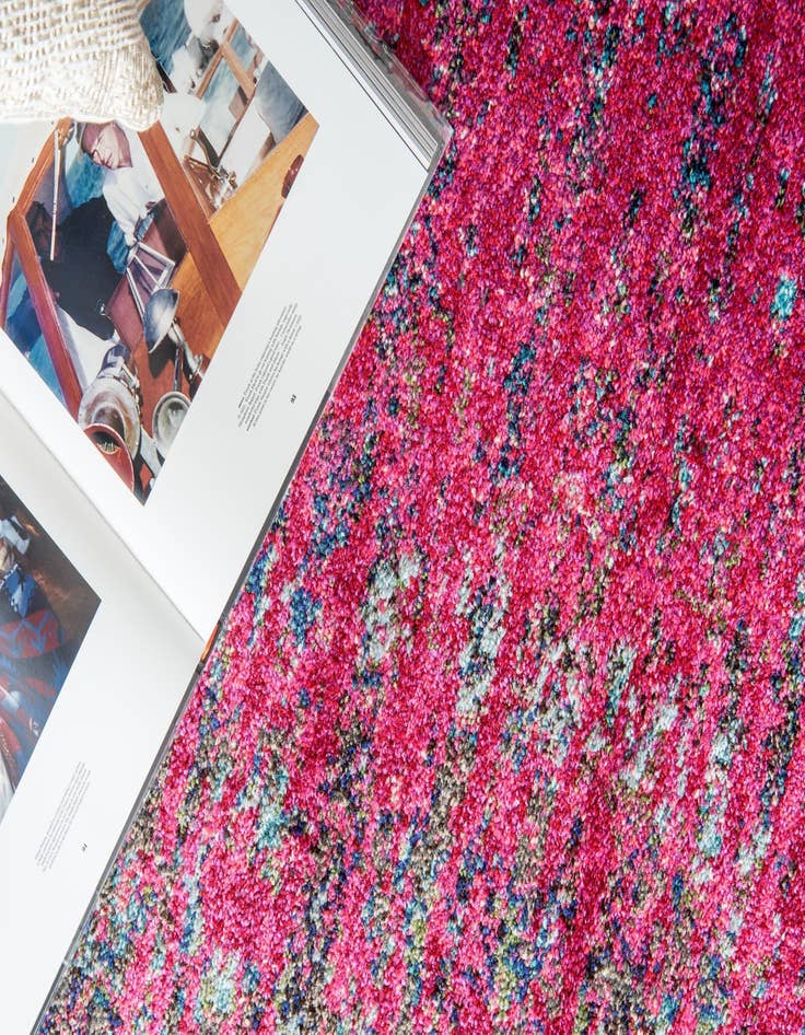 Detail image of 8' x 8'  Washable Arte Round Rug