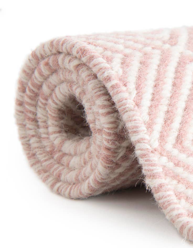 Detail image of 7' 10 x 7' 10 Hand Woven Geo Trellis Flatweave Round Rug