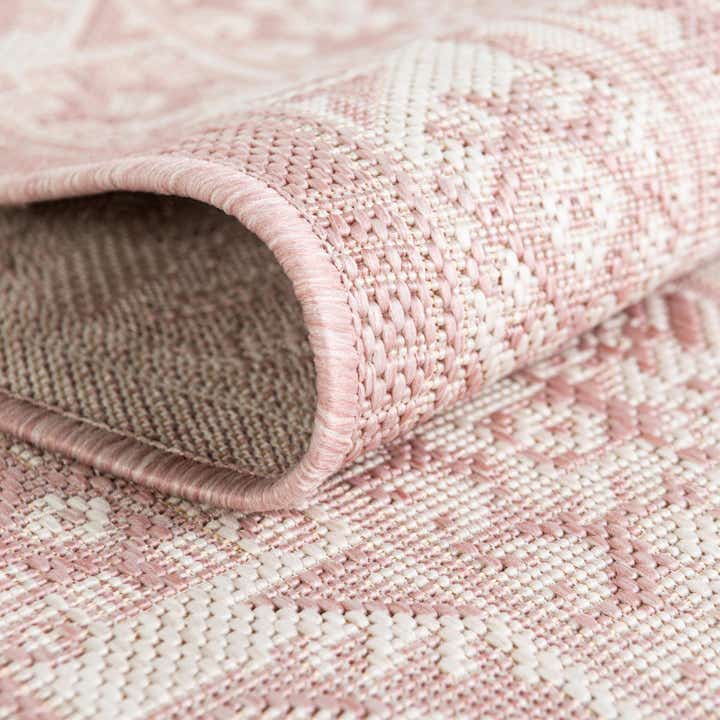 5' 3 x 5' 3 Easy-Clean Aztec Indoor / Outdoor Round Rug