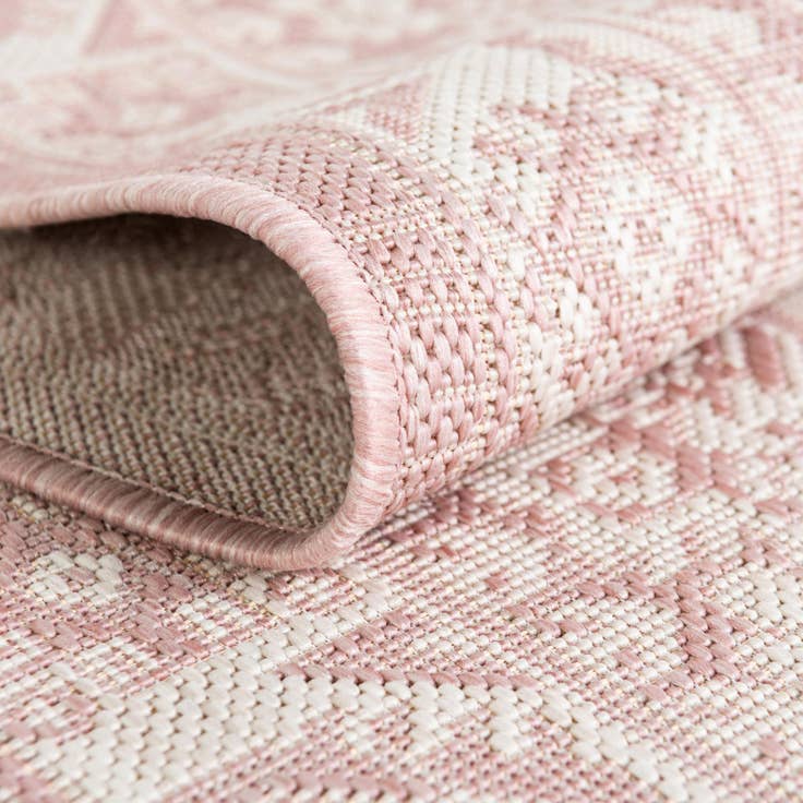 Detail image of 5' 3 x 5' 3 Easy-Clean Aztec Indoor / Outdoor Round Rug