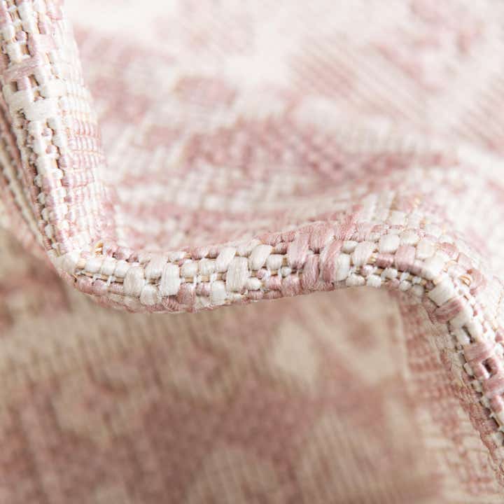 5' 3 x 5' 3 Easy-Clean Aztec Indoor / Outdoor Round Rug