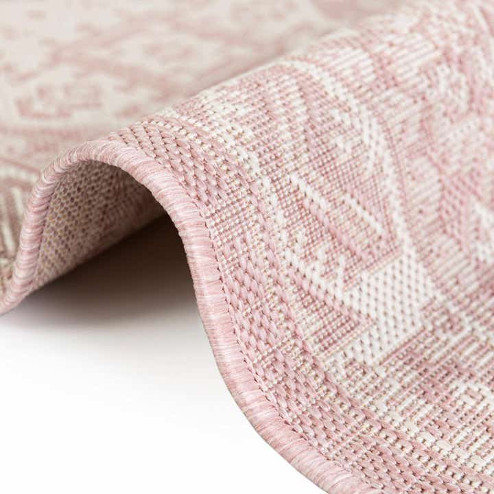 5' 3 x 5' 3 Easy-Clean Aztec Indoor / Outdoor Round Rug