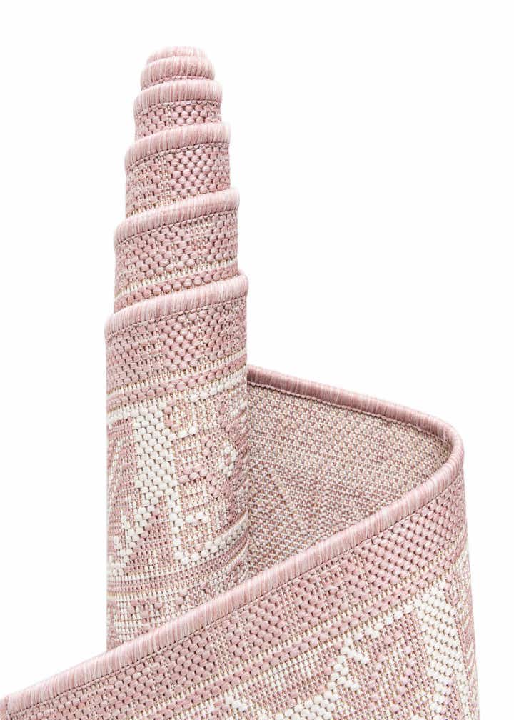 5' 3 x 5' 3 Easy-Clean Aztec Indoor / Outdoor Round Rug