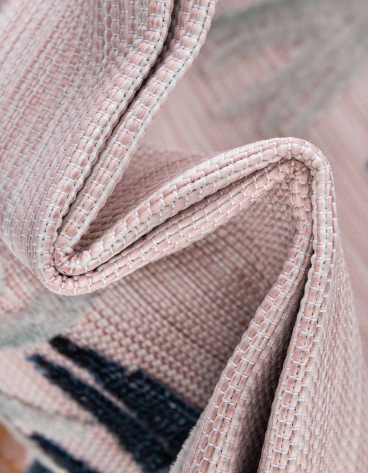 Detail image of 8' 2 x 8' 2  Washable Botanical Indoor / Outdoor Round Rug