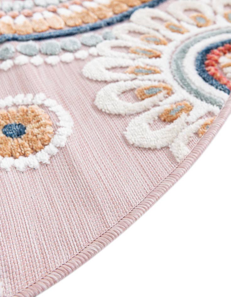 Detail image of 4' 5 x 4' 5 Easy-Clean Botanical Indoor / Outdoor Round Rug