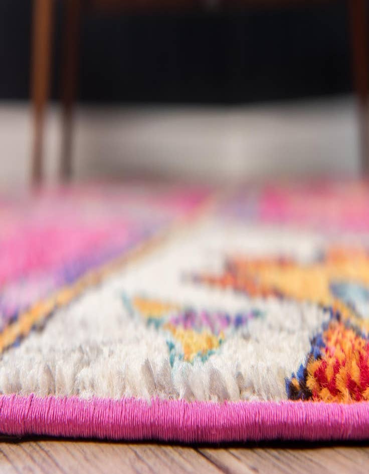 Detail image of 6' x 6'  Washable Santa Fe Round Rug