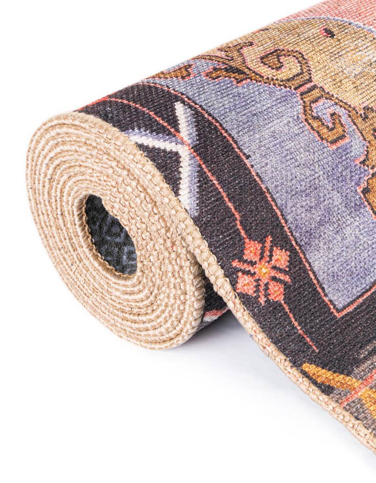 Detail image of 3' 6 x 3' 6 Washable Timeless Round Rug