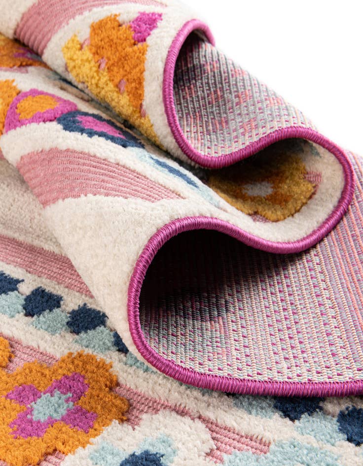 Detail image of 2' x 6' Easy-Clean Aruba Indoor / Outdoor Runner Rug