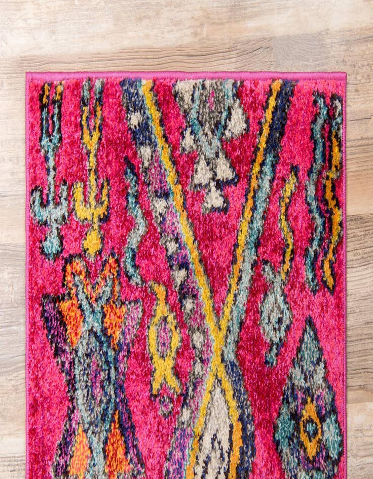 Detail image of 2' 7 x 10' Washable Mesa Runner Rug