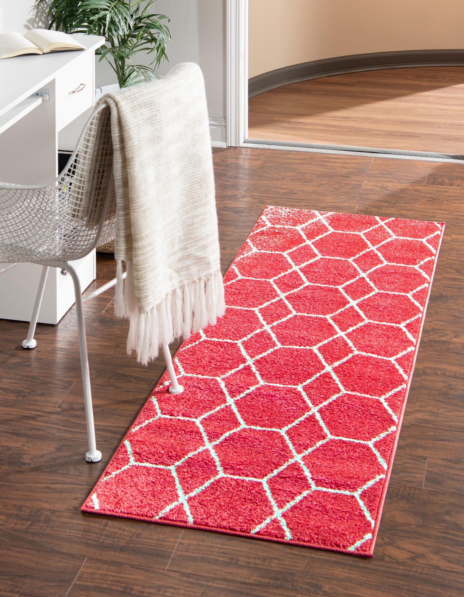 2' x 6' Trellis Frieze Runner Rug