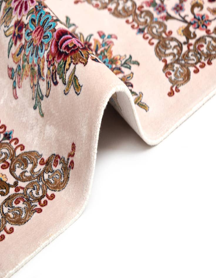 Detail image of 6' 7 x 6' 7 Ghom Design Square Rug