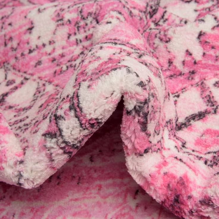 Detail image of 4' 4 x 6' Medina Rug