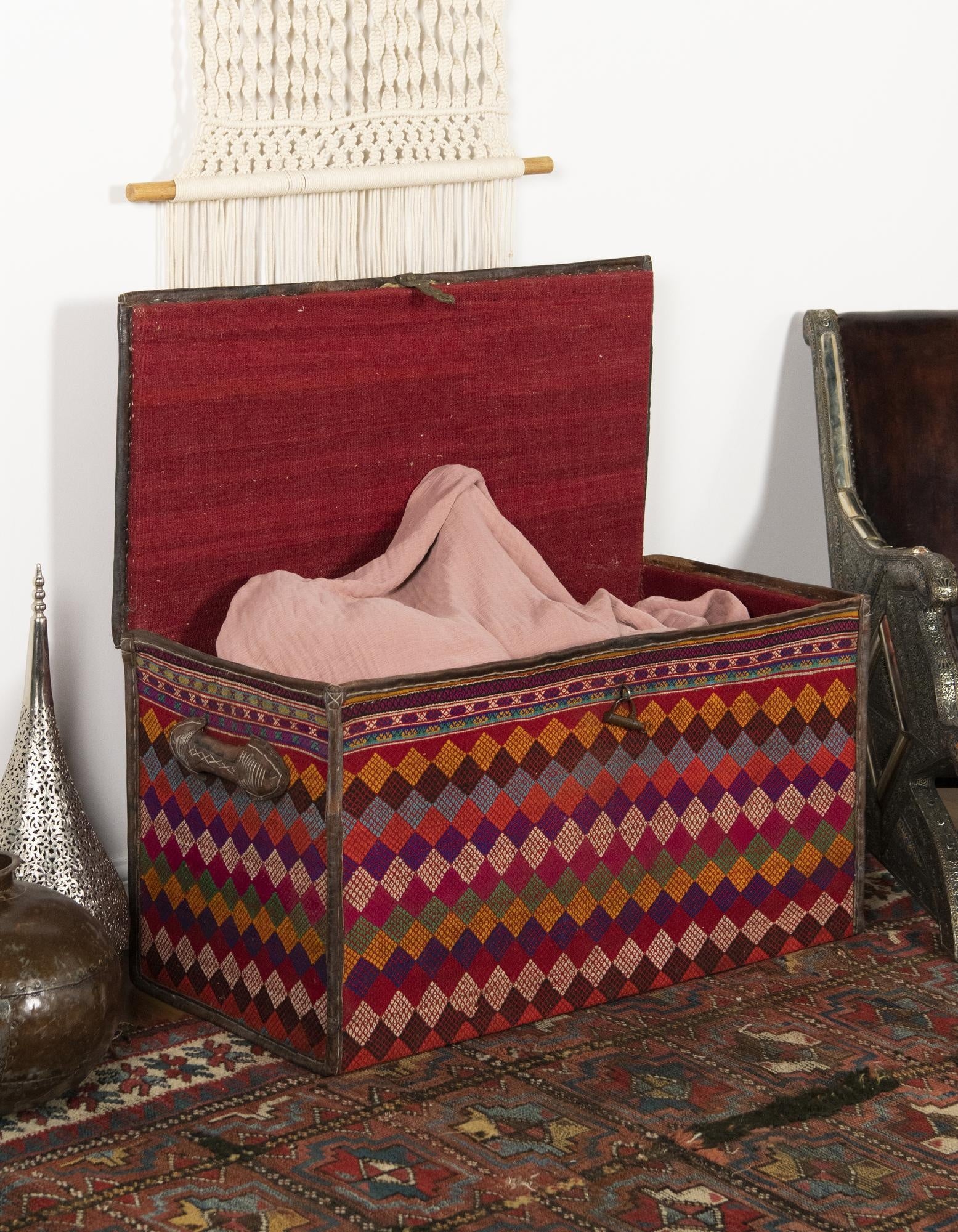 1' 7 x 3'  Hand Knotted Furniture Trunk