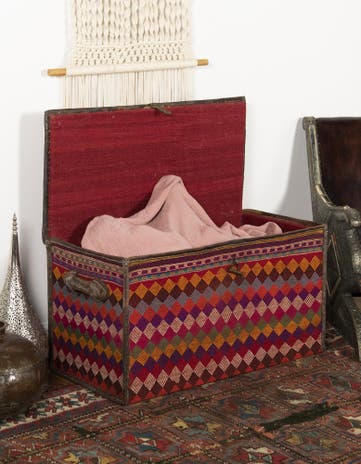 1' 7 x 3' Hand Knotted Furniture Trunk