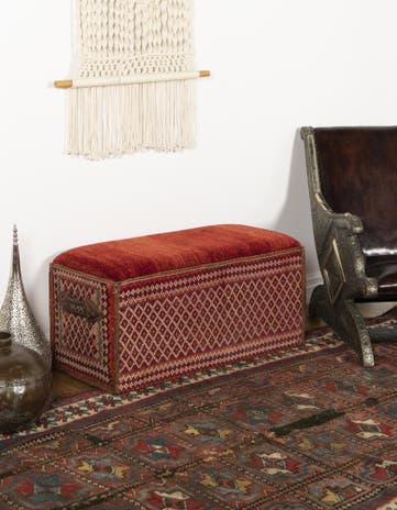 1' 4 x 3' Hand Knotted Furniture Trunk