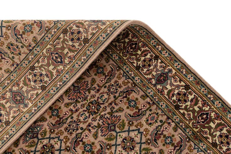 Detail image of 4' x 6' 8 Hand Knotted Farahan Wool Rug