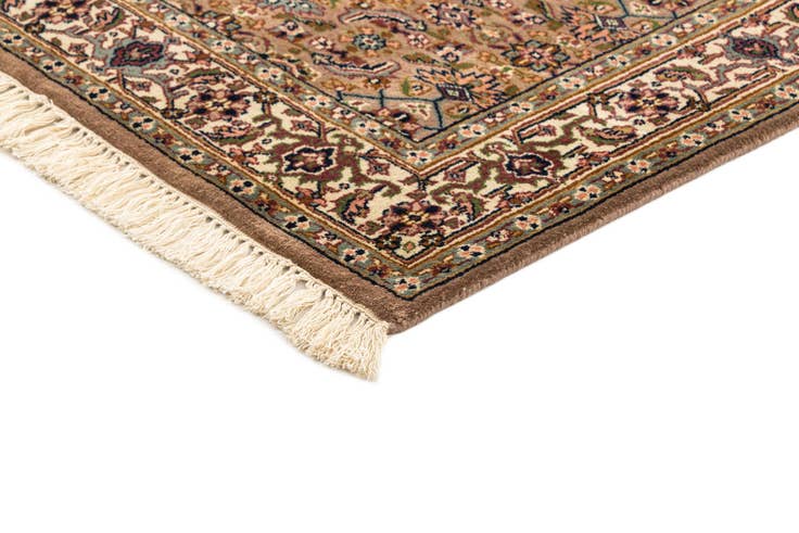 Detail image of 2' 10 x 5' 1 Hand Knotted Farahan Wool Rug