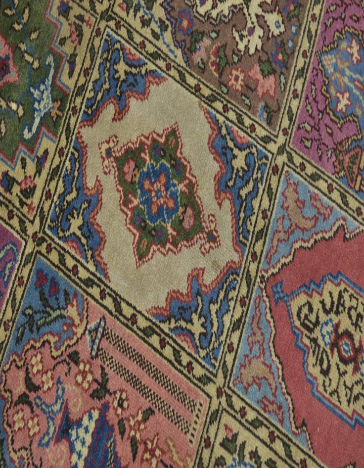Detail image of 8' 3 x 11' 5  Hand Knotted Sarough Wool Rug