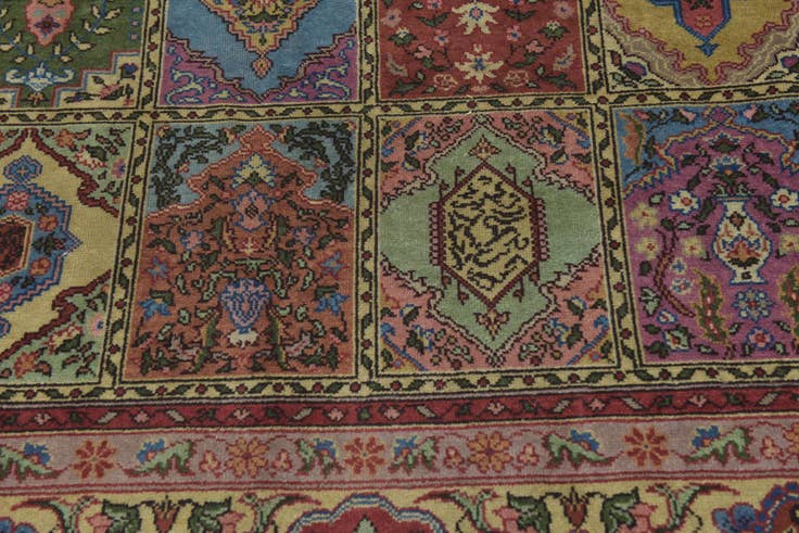 Detail image of 8' 3 x 11' 5 Hand Knotted Sarough Wool Rug