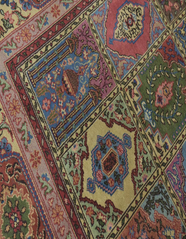 Detail image of 8' 3 x 11' 5  Hand Knotted Sarough Wool Rug