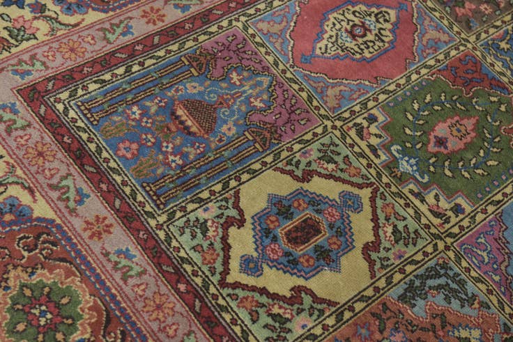 Detail image of 8' 3 x 11' 5 Hand Knotted Sarough Wool Rug