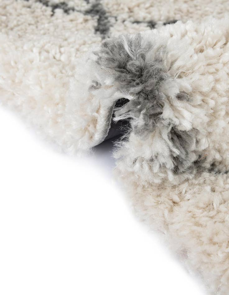 Detail image of 4' x 6' Marrakesh Shag Oval Rug