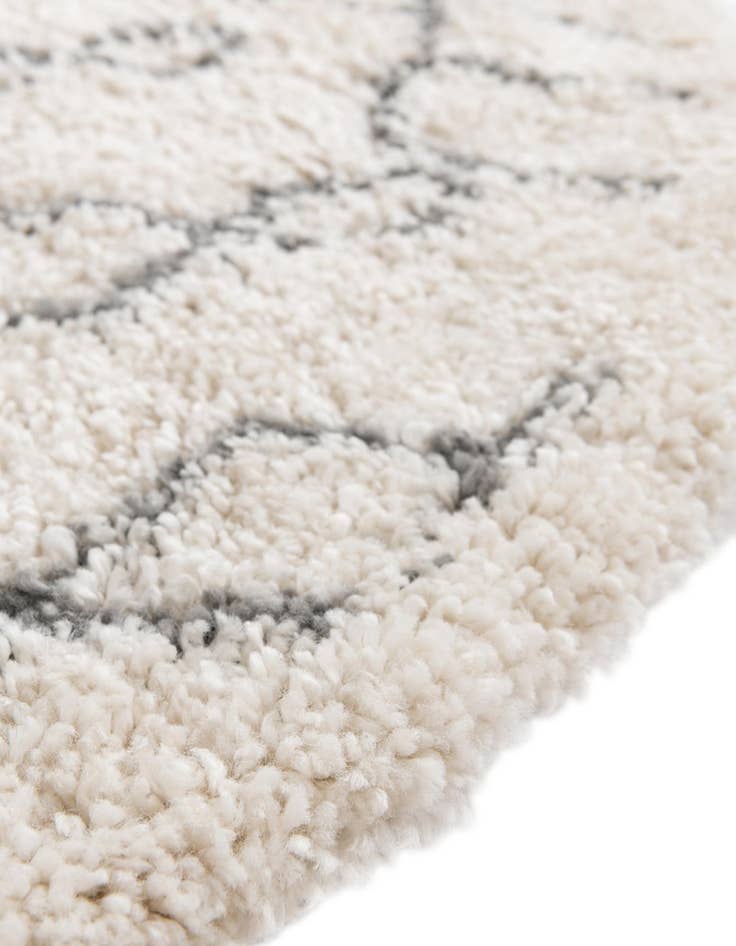 Detail image of 4' x 6' Moroccan Shag Oval Rug