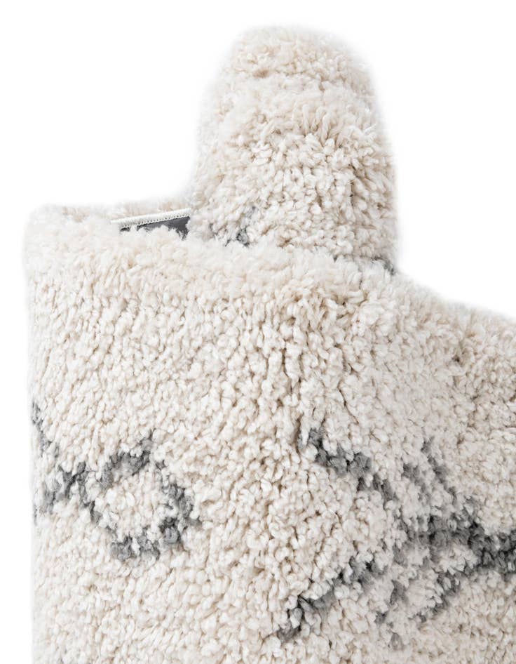 Detail image of 7' 10 x 10' Marrakesh Shag Rug