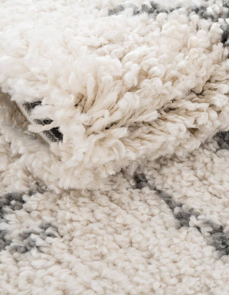 Detail image of 8' x 8' Marrakesh Shag Round Rug