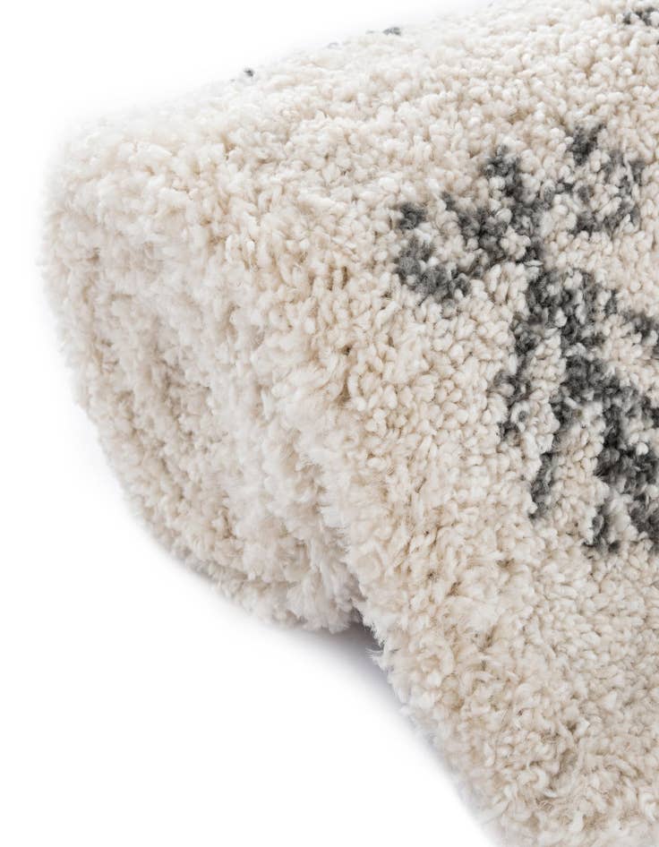 Detail image of 8' x 8' Moroccan Shag Round Rug