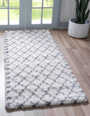 2' 7 x 10' Moroccan Shag Runner Rug