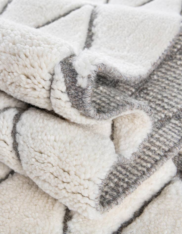 Detail image of 7' 10 x 7' 10 Hand Knotted Atlas Moroccan Wool Square Rug